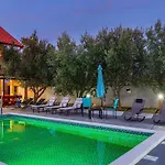 Vesna Lux Vila *