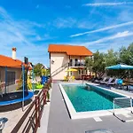 Vila Vesna Lux *
