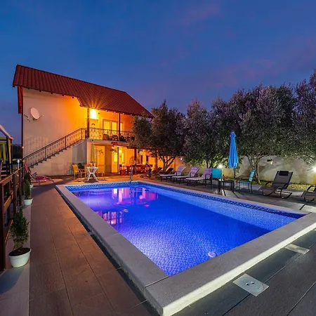 Vesna Lux Villa *