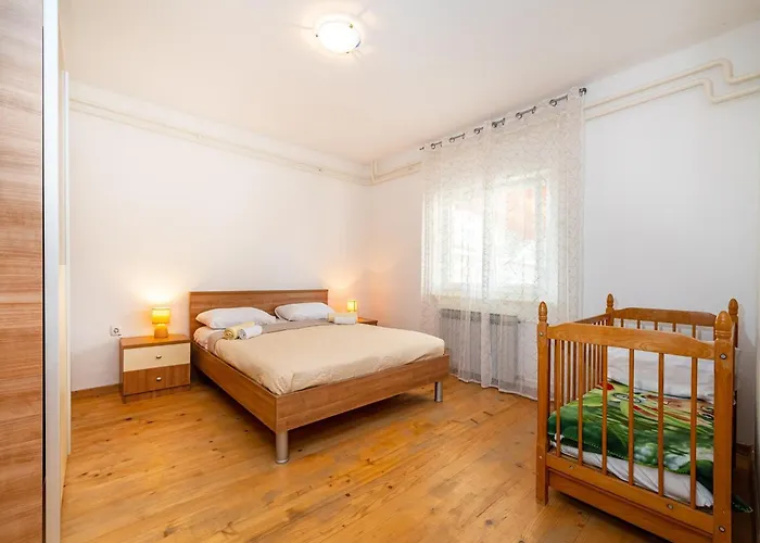 Vesna Lux * 扎达尔