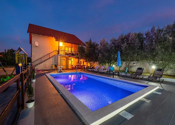 Vesna Lux * 扎达尔